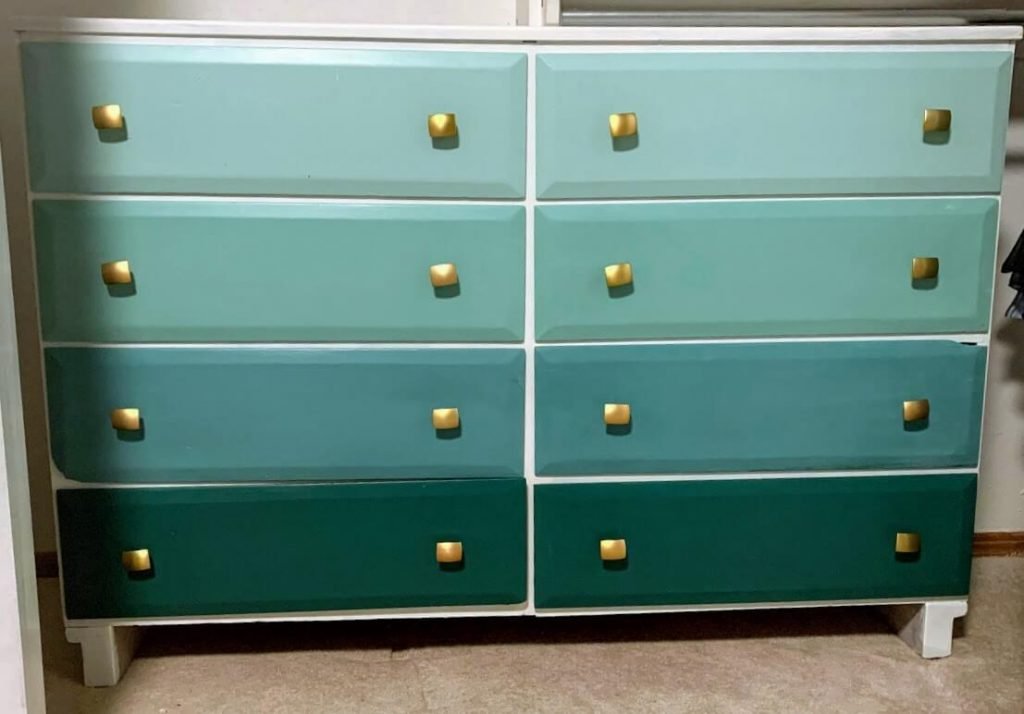 Easy DIY ombre furniture and dresser drawers, result and tutorial